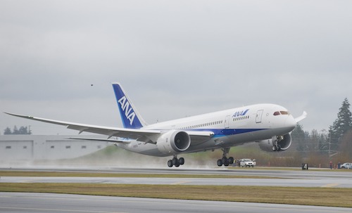 Le deuxième 787 du programme d’essais est peint aux couleurs d’All Nippon Airways, compagnie de lancement du Dreamliner. 