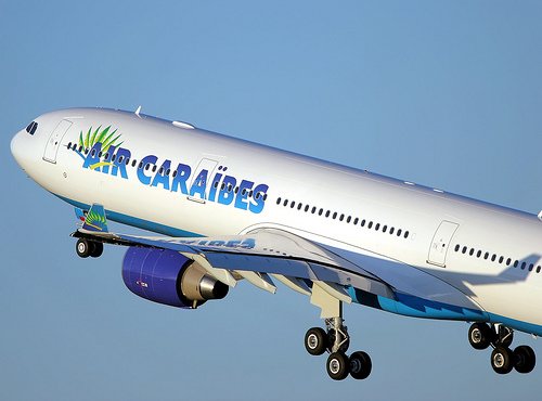 Air Caraïbes dessert Port au Prince à raison de 4 vols hebdomadaires, depuis le 12 décembre 2009. 