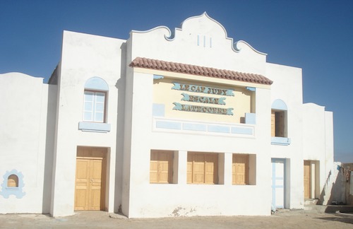 La réfection de façade du cinéma de Cap-Juby est achevée. 