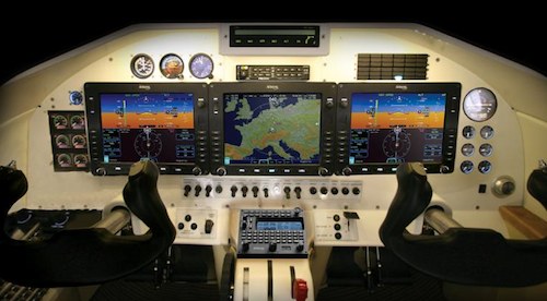 Suite avionique Entegra Release 9 d'Avidyne intégrée à l'Extra EA-500
