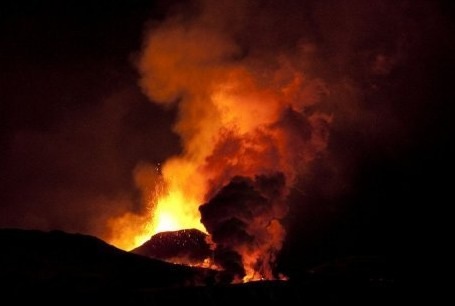 L'éruption volcanique en Islande perturbe le trafic aérien dans le nord de l'Europe