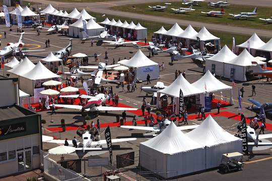 150 avions et hélicoptères réunis sur l'exposition statique du salon Eur-Avia 2010