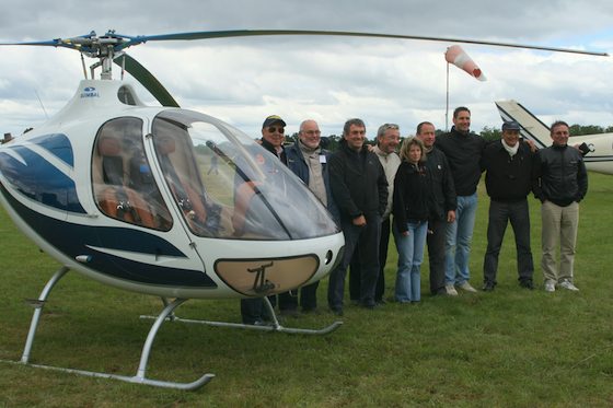 Gérard David (à gauche), président du Groupement Français de l'Hélicoptère, a réussi à rejoindre Sarlat, malgré les conditions météo pourries.