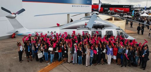 Une centaine de jeunes filles en visite au 49ème salon du Bourget