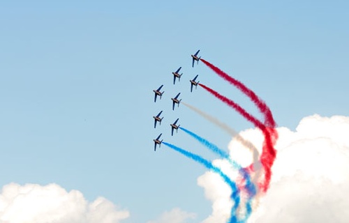 La Patrouille de France...</div></noscript>				</div>

				
					<aside class=