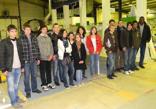 Les élèves de la classe de BIA du collège Maurice Genevois de Romorantin en visite chez Daher-Aerospace (Saint-Julien-de Chédon)