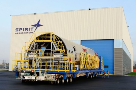 Le tronçon central du fuselage de l'A350 XWB est assemblé sur le site de Saint-Nazaire de Spirit Aerosystems