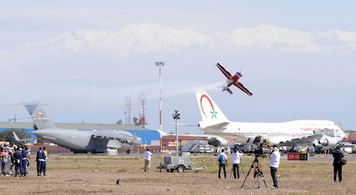 Pierre Varloteaux aux commandes de l'Extra 330SC de l'EVAA au salon...</div></noscript>				</div>

				
					<aside class=