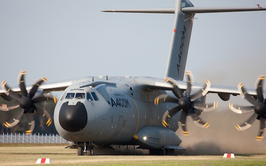 L’A400M au roulage sur piste non préparée. 