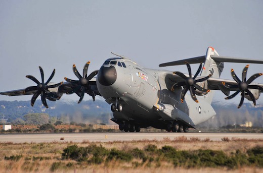 L'A400M se contentera de passer, sans se poser à la Ferté.