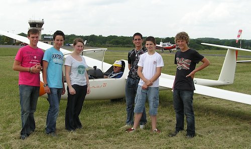 Les jeunes diplômés BIA 2011 sur l’aérodrome Montluçon-Guéret 