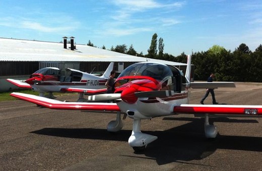 Les deux nouveaux DR400 de l'aéro-club d'Annemasse en partance de Darois