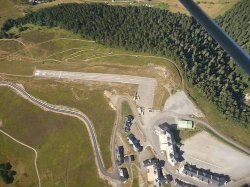 L'altiport de Peyresourde dans les Pyrénées