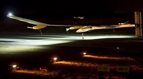 Solar Impulse se pose à Rabat après 14 h 49 mn de vol, en provenance de Ouarzazate