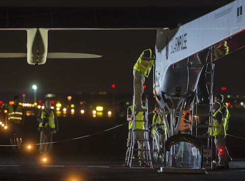 Installation de Bertrand Piccard à bord de Solar Impulse, à Madrid