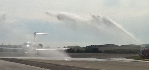 Arrivée en grandes pompes du premier Boeing 717 de Volotea à Toulon-Hyères