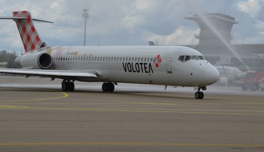 Baptême du Boeing 717 de Volotea, à son arrivée sur le tarmac de Starsbourg-Entzheim, le 9 juillet 2012.