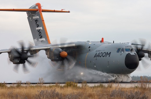 En 2011, pour les mêmes raisons de problème moteur, Airbus Military n'avait pas pu présenter son A400M en vol, au salon du Bourget