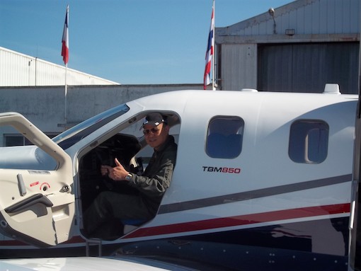 Le premier client thaïlandais de Daher-Socata aux commandes de son TBM850 Elite modèle 2012