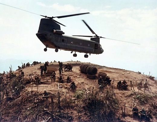 Le H-47 Chinook reste associé à la guerre du Vietnam 