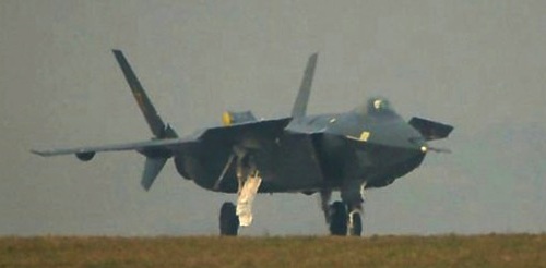 Le chasseur J-20 chinois aux airs de F-22 Raptor américain