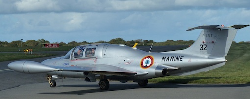 L'aéro-Club du Finistère et Armor Aero Passion ont offert un baptême à deux jeunes en guise de coup d'envoi du 3ème forum régional des métiers aéronautiques 