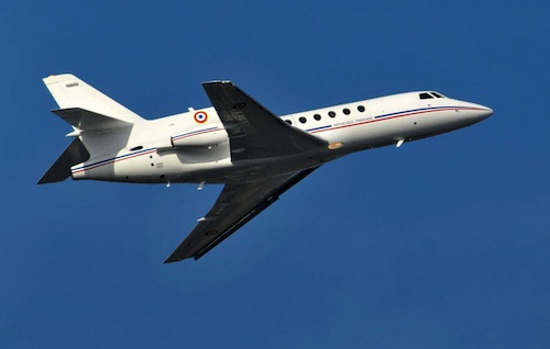 Le Falcon 50 de l’ETEC survole une dernière fois sa base 107 de Villacoublay (16 janvier 2013 à 10h30)
