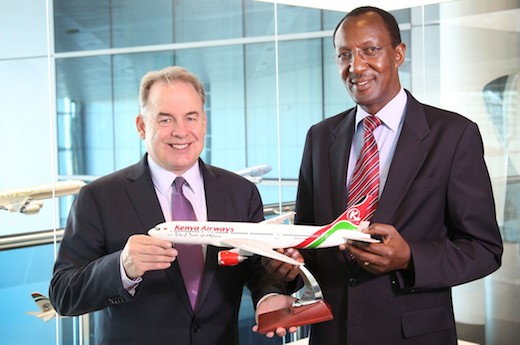 James Hogan, Président et CEO d’Etihad Airways avec le Dr. Titus Naikuni, Managing Director et Chief Executive Officer de Kenya Airways.