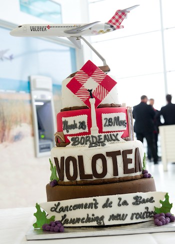 L'ouverture de la base Volotea à Bordeaux valait bien un gâteau…