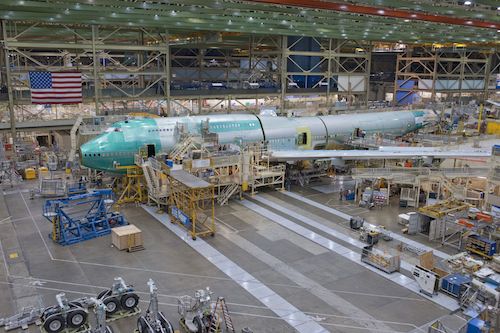 Le premier 747-8 produit à la nouvelle cadence de 1,75 unité par mois doit sortir de la chaîne d'assemblage de Boeing début 2014.