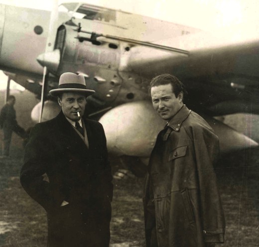 2. René Couzinet et Jean Mermoz devant l'Arc en Ciel