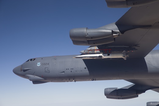 2. Le X-51A sous l'aile d'un B-52H Stratofortress