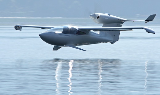 2. L'Akoya de Lisa Airplanes sur le lac du Bourget, à côté de Chambéry (Savoie)