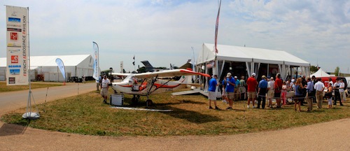 2. Le stand des PME françaises de l'aéronautique Aeroproviders à AirVenture 2012