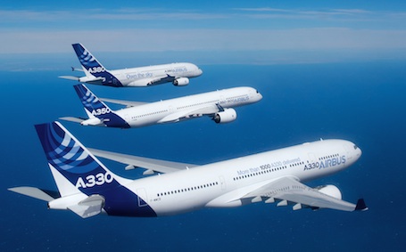 1. A330, A350XWB et A380 réunis par Airbus pour une photo à grand spectacle…