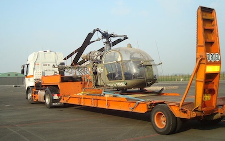 L'arrivée de l'Alouette II de l'ALAT à Merville, à l'IAAG