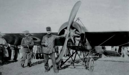 2. Le lieutenant Emmanuel Ronin et son Morane-Saulnier