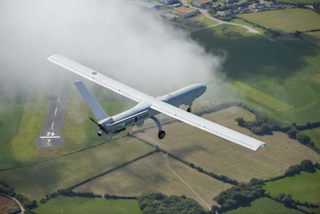 2. Cette certification ouvre, au drone Watchkeeper de Thales, la possibilité de vols militaires dans un espace aérien approprié partout dans le monde.