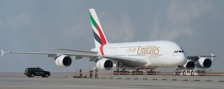 L'arrivée du 39ème A380 d'Emirates à Dubaï, la veille de l'ouverture du salon aéronautique