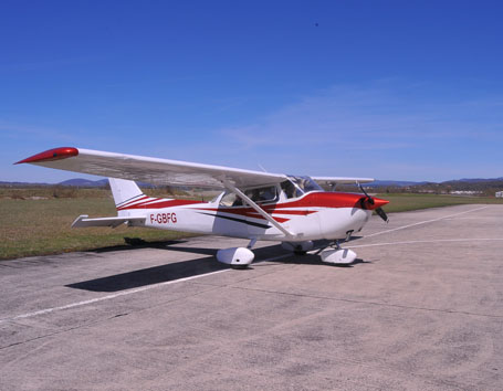 Le Cessna 172 F-GBFG qui s'est écrasé à Albon
