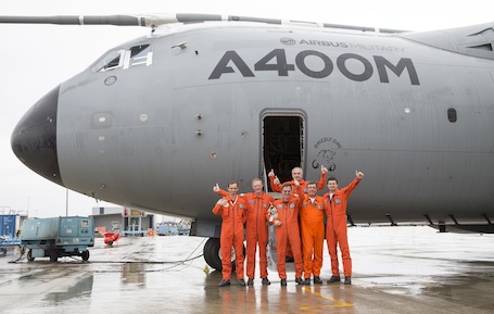 L’équipage du premier et du dernier vol de l’A400M MSN1
