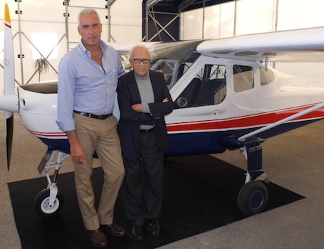 Paolo Pascale, l’actuel PDG de Tecnam, en compagnie de Luigi Pascale (90 ans), le fondateur de la société.