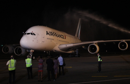 L'arrivée de l'A380 d'Air France à Abidjan, le 28 janvier 2014