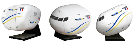 La cabine OVO-04 bouge sur ses axes pour reproduire les sensations du vol