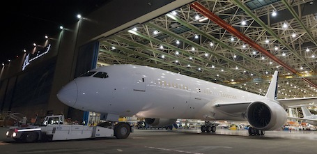 Le 24 janvier 2014 est sorti d'atelier le premier 787 produit à la cadence de 10 appareils par mois