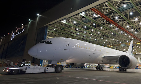 Le premier Boeing 787 Dreamliner produit à la cadence de 10 par mois est sorti d’usine le 24 janvier 2014