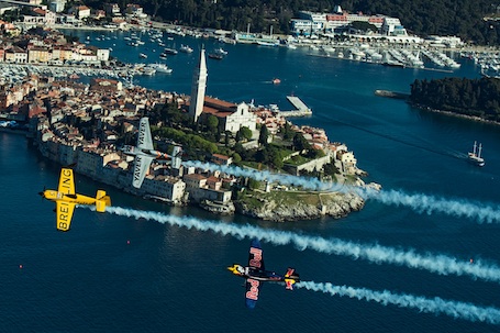 Le vol de reconnaissance au-dessus de Rovinj, la « Perle bleue de l’Adriatique ». 
