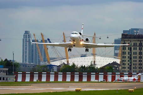 L'arrivée du Falcon 7X MSN207 à London City Airport