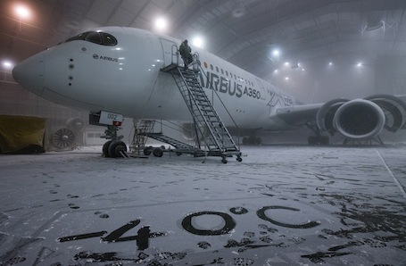 L'A350 MSN2 dans le laboratoire climatique McKinley de la base américaine Englin (Floride)