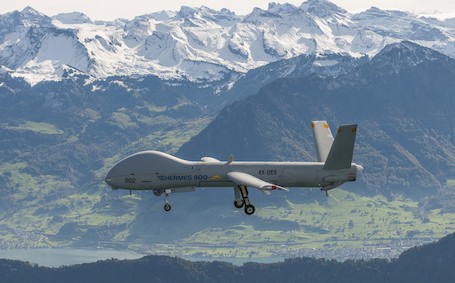 La Suisse a choisit le drone Hermes 900 HFE d'Elbit au détriment du Super Heron de d'IAI. 